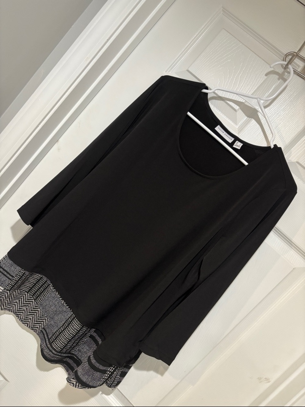 SUSAN GRAVER Black Women's Top with Geometric Patterned Hem